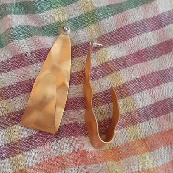 Vintage Quilted Gold Earrings - Picture 3 of 5